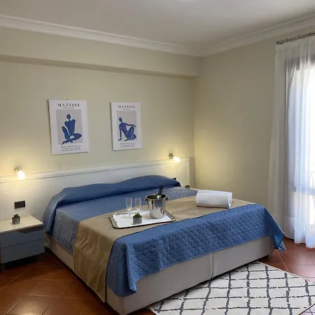 Apartment Scala Dei Turchi Palace Fuer 3 Personen In *
